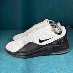 Size 9.5 - Women’s Nike Air Max Motion 2 shoes